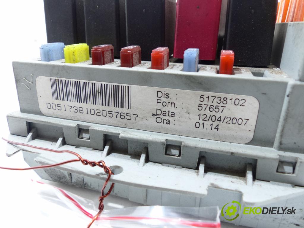 Fiat Croma II 2005-2010 1.9 JTD 16V 150 hp  110 kW 1900 cm3  skříňka poistková  (Pojistkové skříňky)