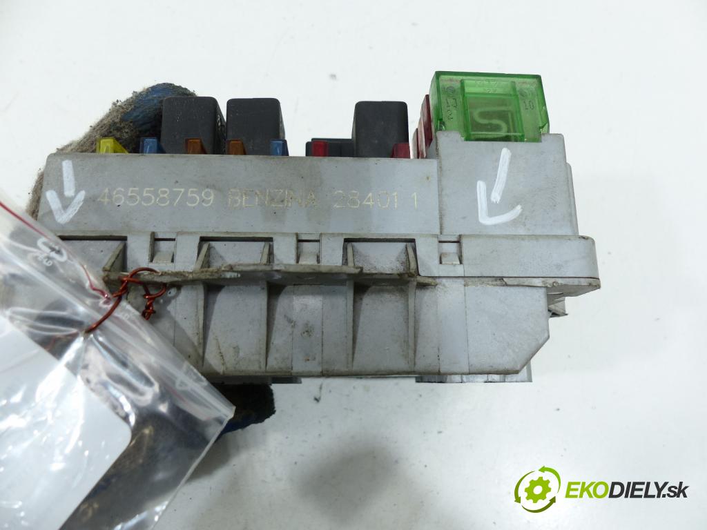 Alfa romeo 147 1.6 16V 105 hp  77 kW 1600 cm3  skříňka poistková  (Pojistkové skříňky)