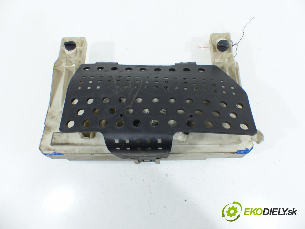 Ford Focus Mk2 2004-2011 1.8 TDCI 116 HP  85 kW 1800 cm3  Skrinka poistková  (Poistkové skrinky)