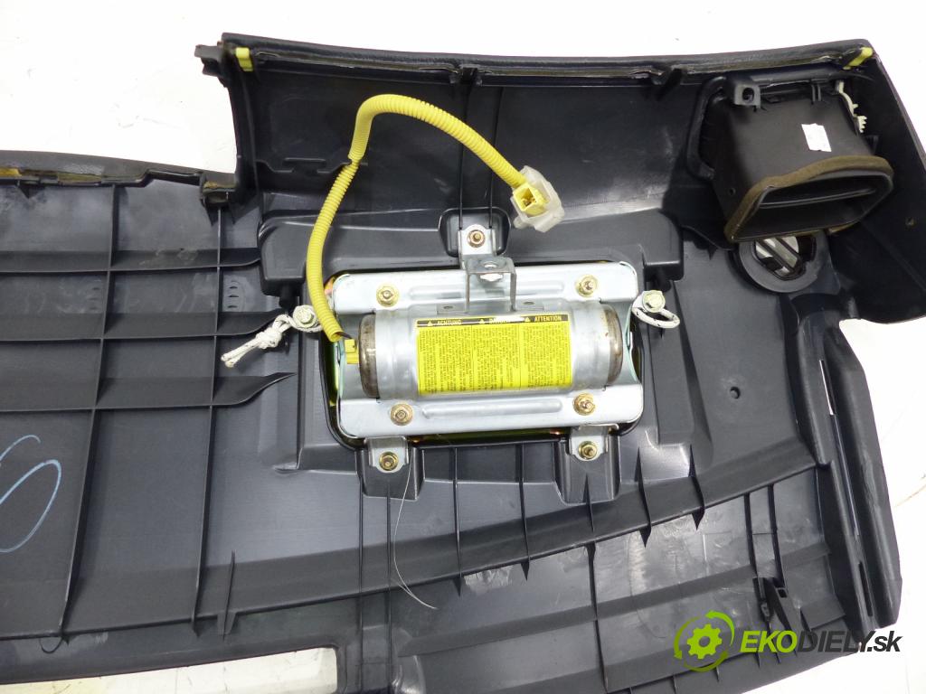 Toyota Corolla E12 2001-2009 1.6 16V VVTI 110 HP  81 kW 1600 cm3  palubovka -