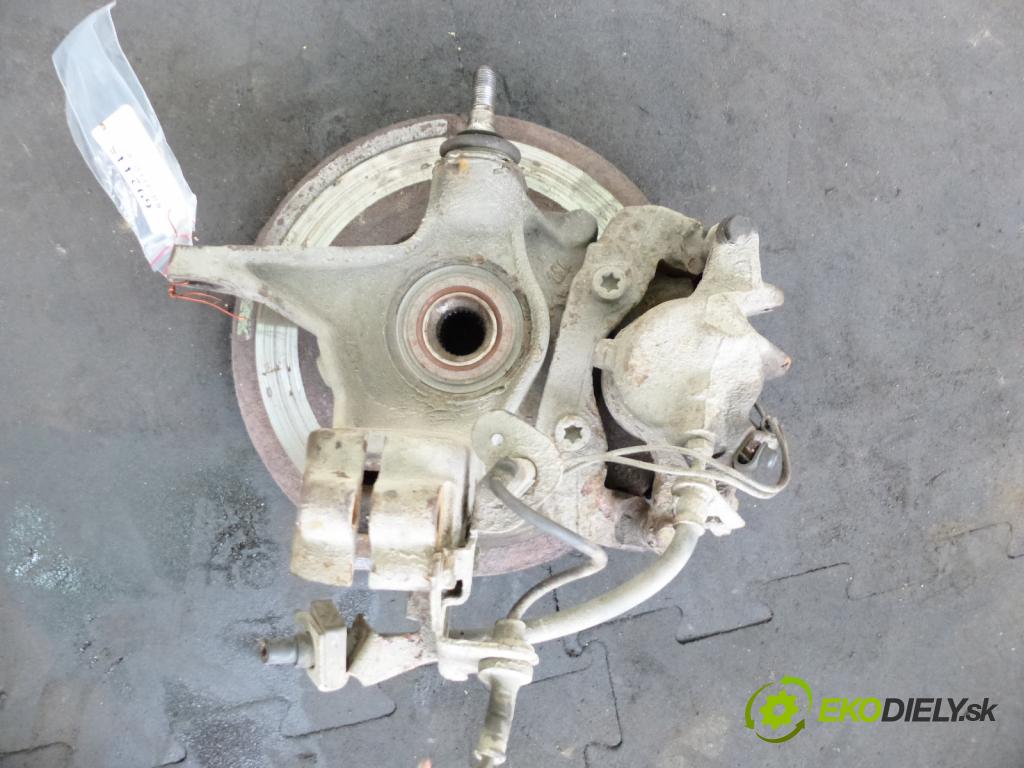 Peugeot 406 1.9 TD   1900 cm3  náboj pravá  (Náboje)