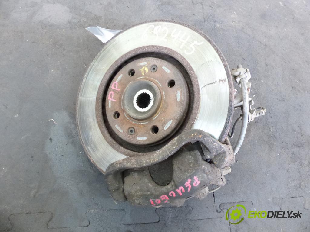 Peugeot 406 1.9 TD   1900 cm3  náboj pravá  (Náboje)