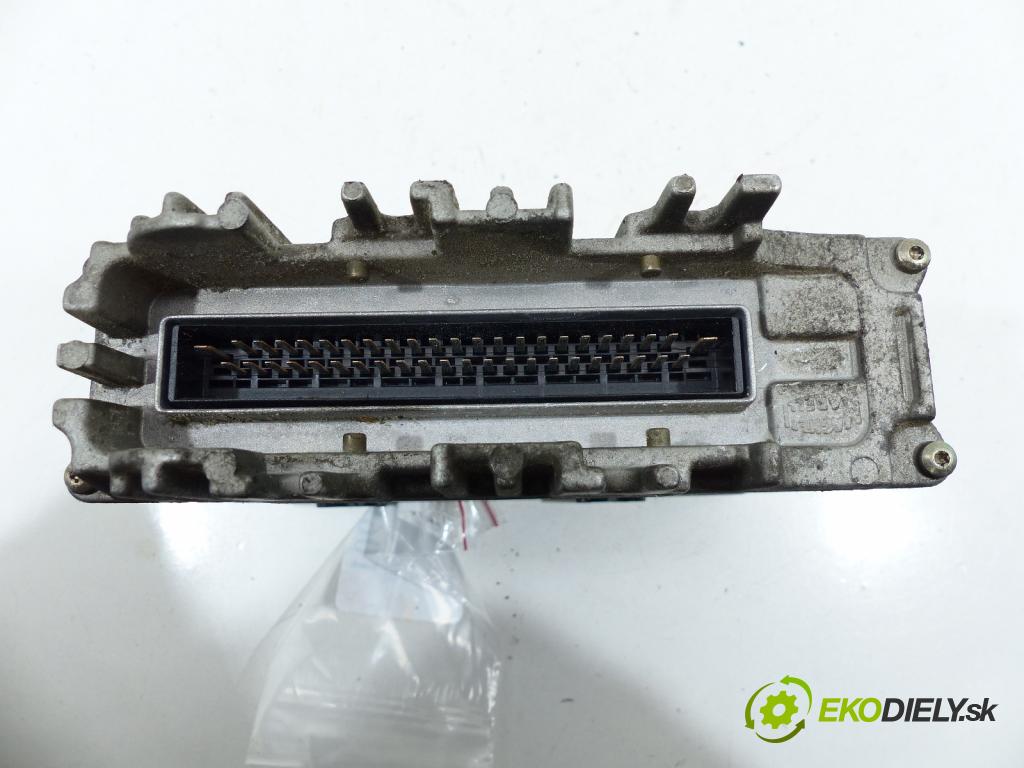Vw Golf III 1991-1998 1.6 8V 101 HP  74 kW 1600 cm3  Jednotka riadiaca