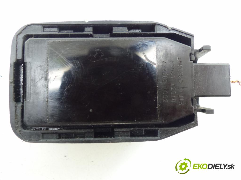 Toyota Corolla E15 2007-2014 1.6 16V VVTI 124hp  91 kW 1600 cm3  Snímač dažďa  (Snímače dažďa)