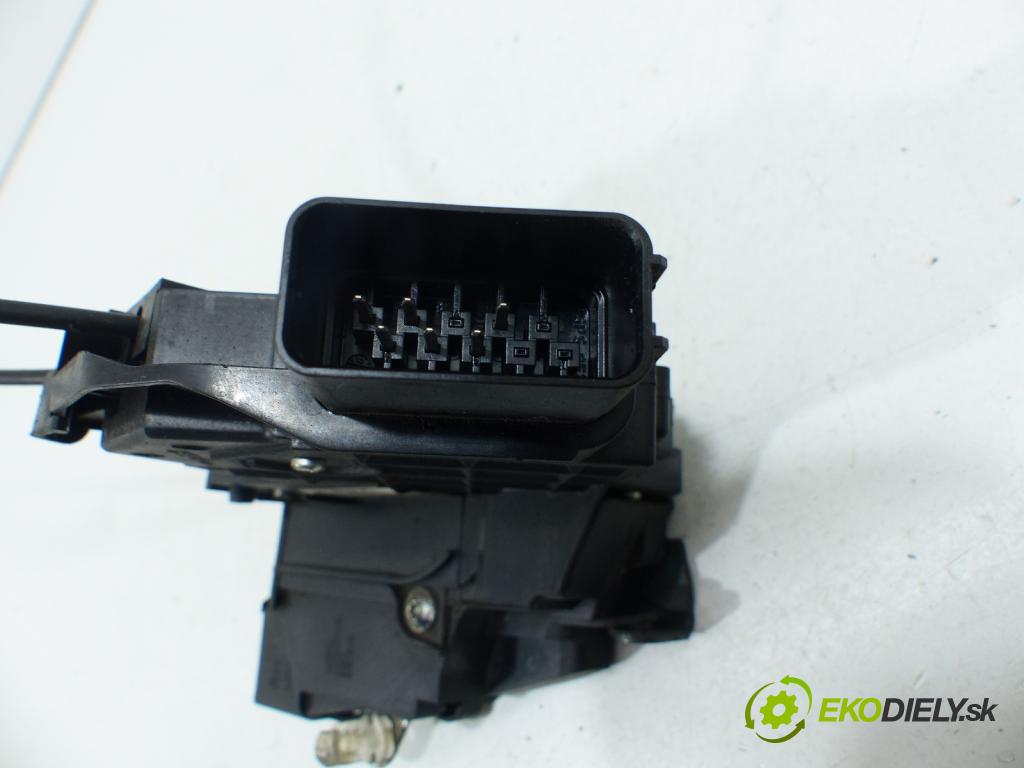 Mazda 3 I BK 2003-2009 1.6 16V 105 hp  77 kW 1600 cm3  zámok přední část pravý