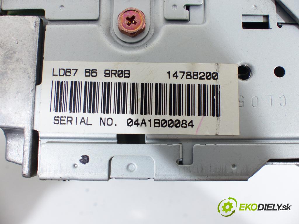 Mazda Mpv II 1999-2006 2.0 - 136hp  100 kW 2000 cm3  RADIO  (Audio zařízení)