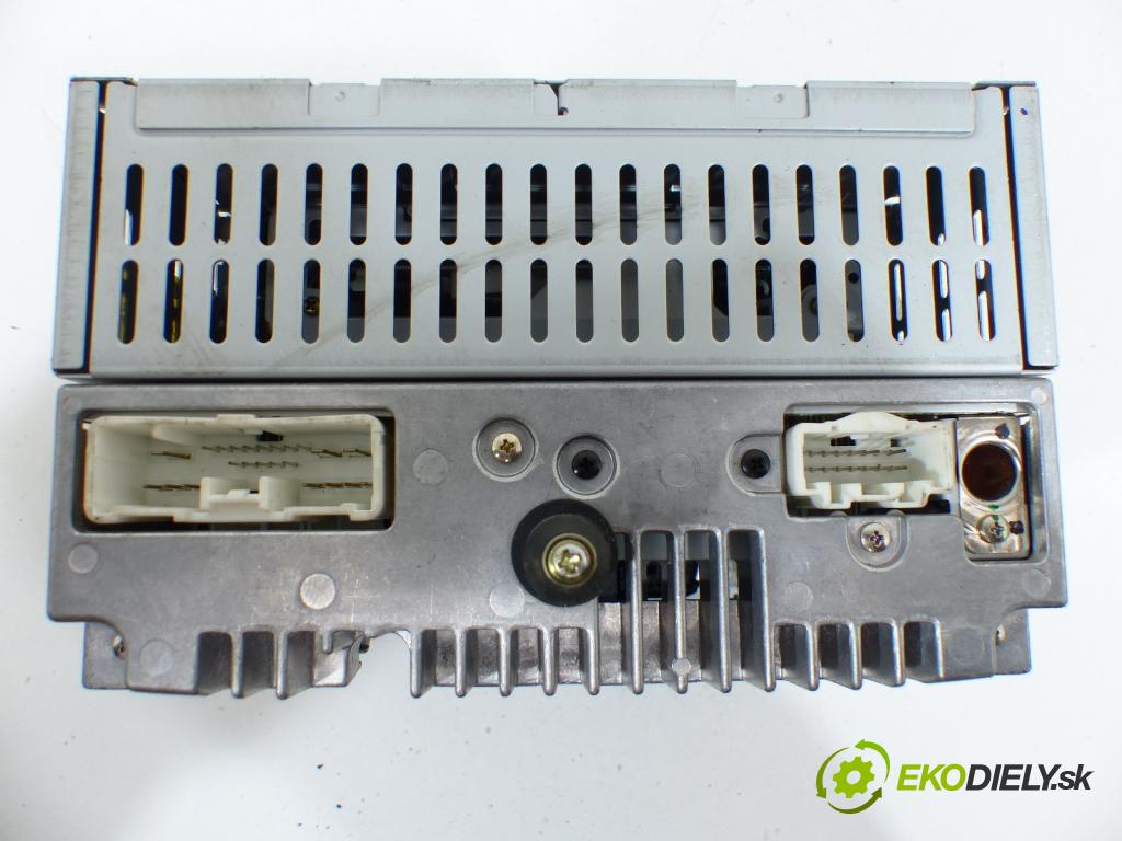 Mazda Mpv II 1999-2006 2.0 - 136hp  100 kW 2000 cm3  RADIO  (Audio zařízení)