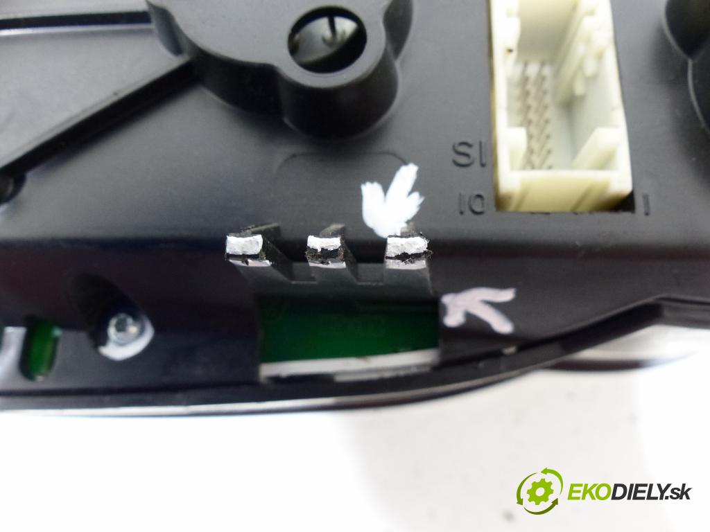 Rover 75 2.5 V6 190 HP  140 kW 2500 cm3  Prístrojovka  (Prístrojové dosky, displeje)