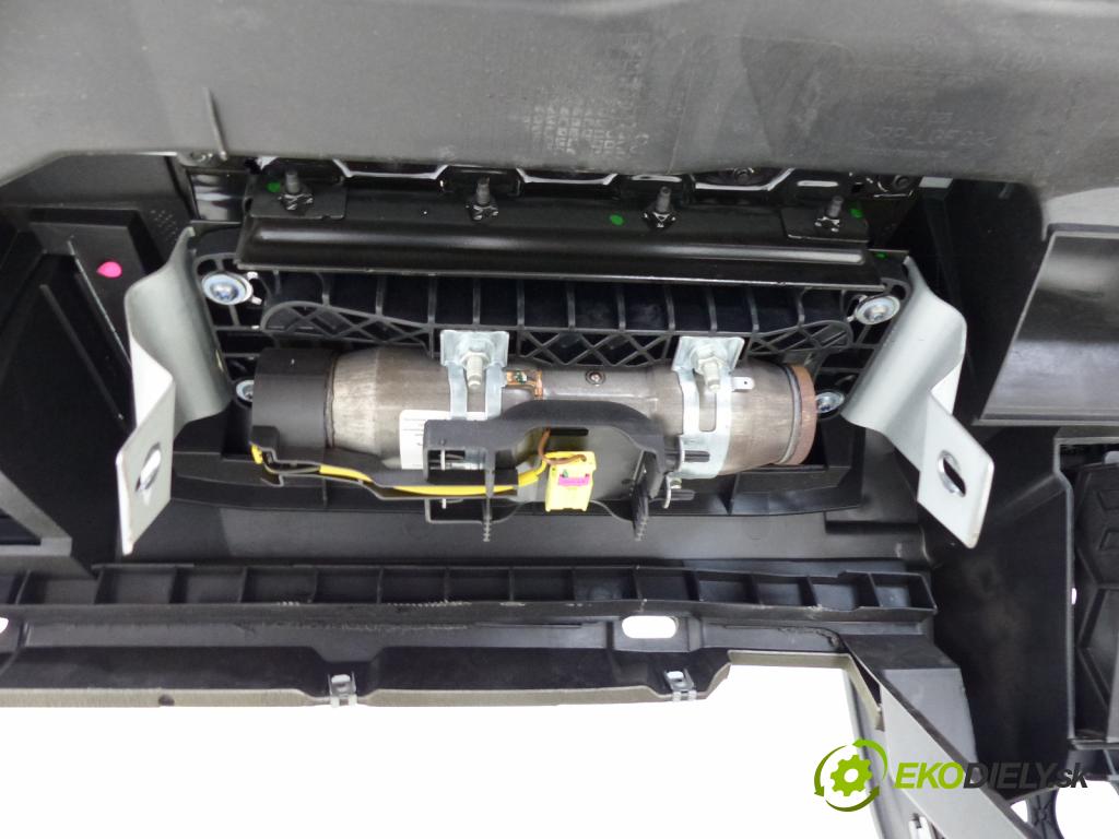Vw Jetta V 2005-2010 1.9 TDI 105 HP  77 kW 1900 cm3  palubovka -
