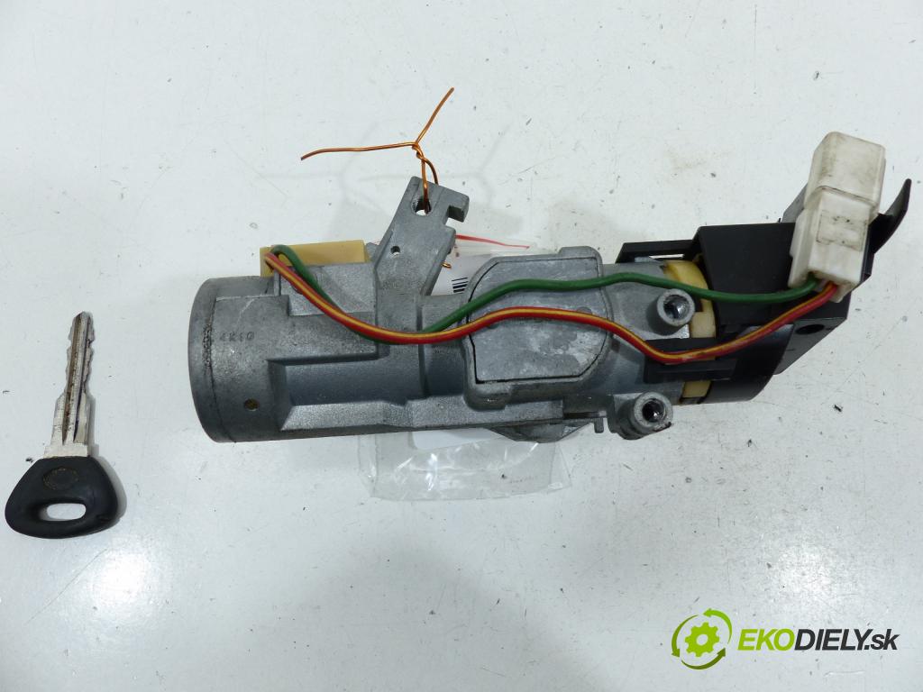 Mazda 323f 1.5 16V 88 HP  65 kW 1500 cm3  spinačka  (Spínacie skrinky a kľúče)