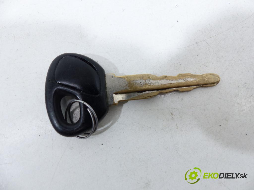 Mazda 323f 1.5 16V 90 HP  66 kW 1500 cm3  spinačka  (Spínacie skrinky a kľúče)