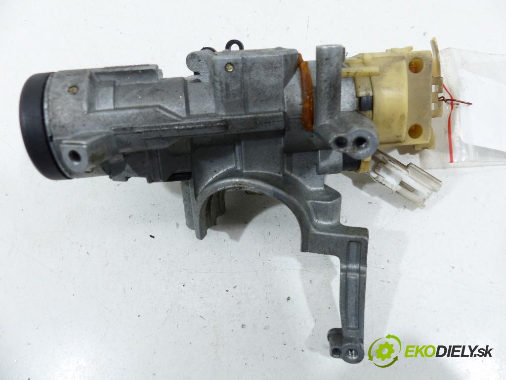 Mazda 323f 1.5 16V   1500 cm3  spinačka  (Spínacie skrinky a kľúče)