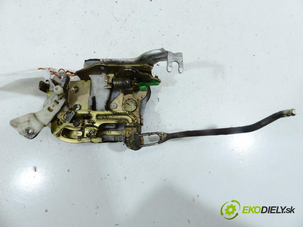 Toyota Yaris I 1999-2005 1.3 16V   1300 cm3  zámok přední část levý