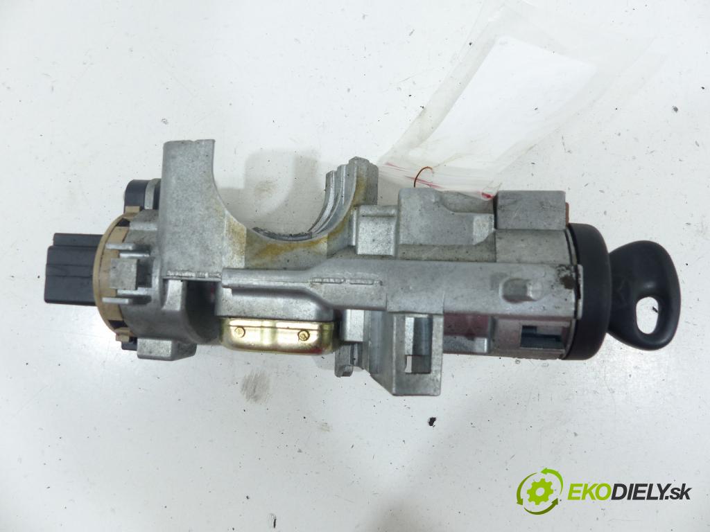 Mazda 323f 1.6 16V 98 HP  72 kW 1600 cm3  spinačka  (Spínacie skrinky a kľúče)