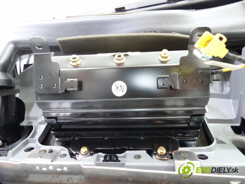 Chevrolet Lacetti 1.6 16V 109 hp  80 kW 1600 cm3  palubovka -