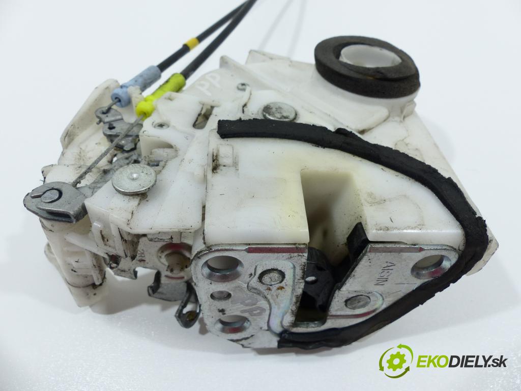 Daihatsu Cuore 1.0 12V 69 hp  51 kW 1000 cm3  zámok přední část pravý 