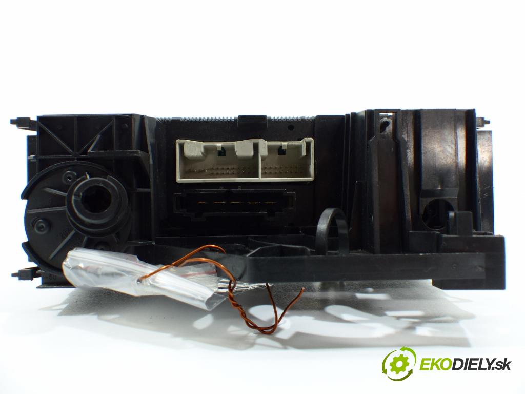 Vw Golf plus 1.9 TDI 105 HP  77 kW 1900 cm3  - Panel kúrenia