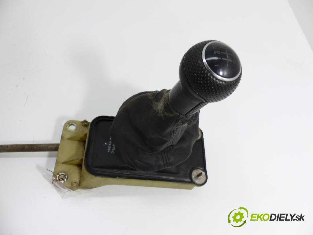 Vw Golf IV 1997-2003 1.6 8V 101 HP  74 kW 1600 cm3  Kulisa - -  (Rýchlostné páky / kulisy)