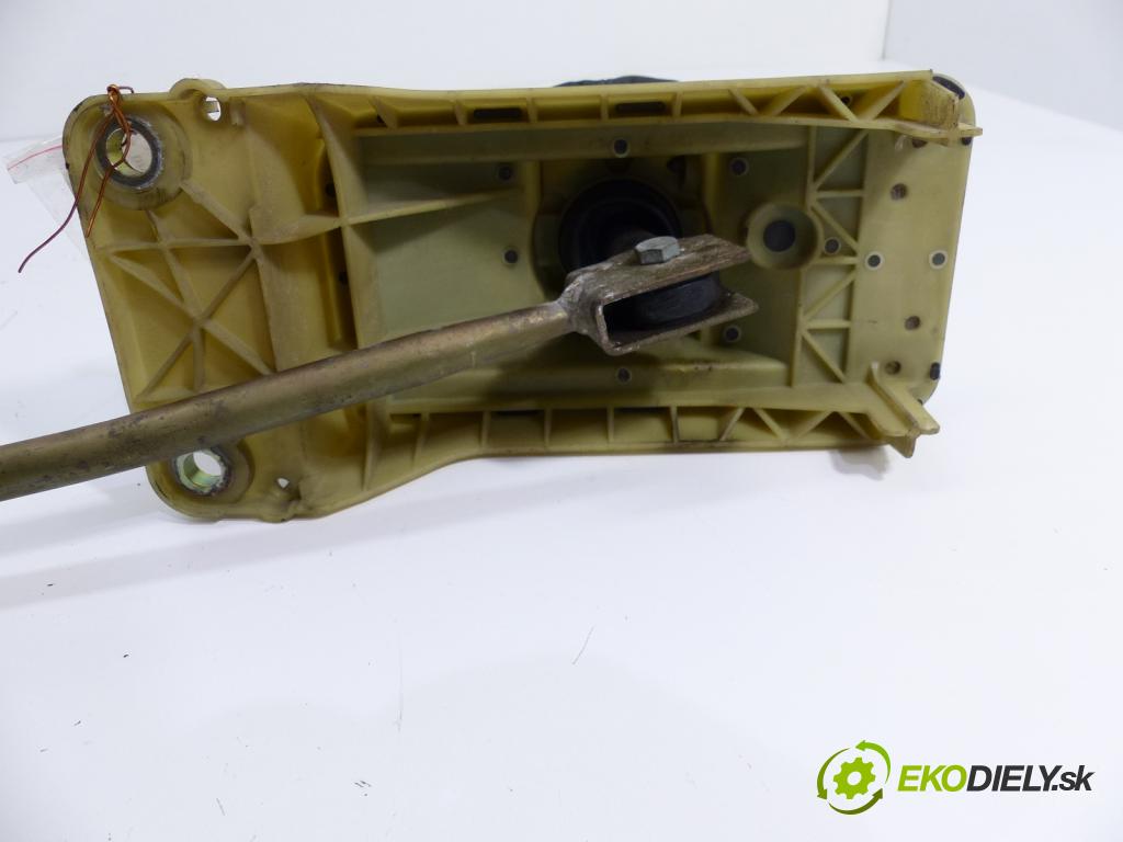 Vw Golf IV 1997-2003 1.6 8V 101 HP  74 kW 1600 cm3  Kulisa - -  (Rýchlostné páky / kulisy)