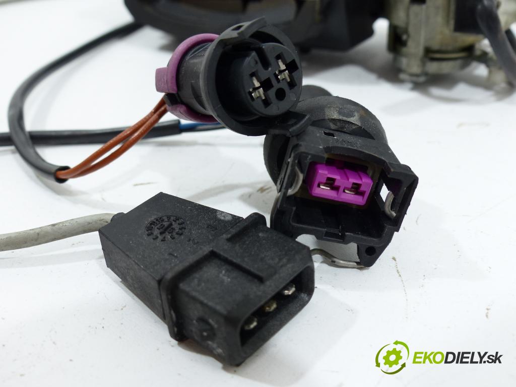 Audi A3 8L 1996-2003 1.8 20V 125 HP  92 kW 1800 cm3  Kľučka predný ľavá strana vonkajšia  (Vonkajšie predné ľavé)