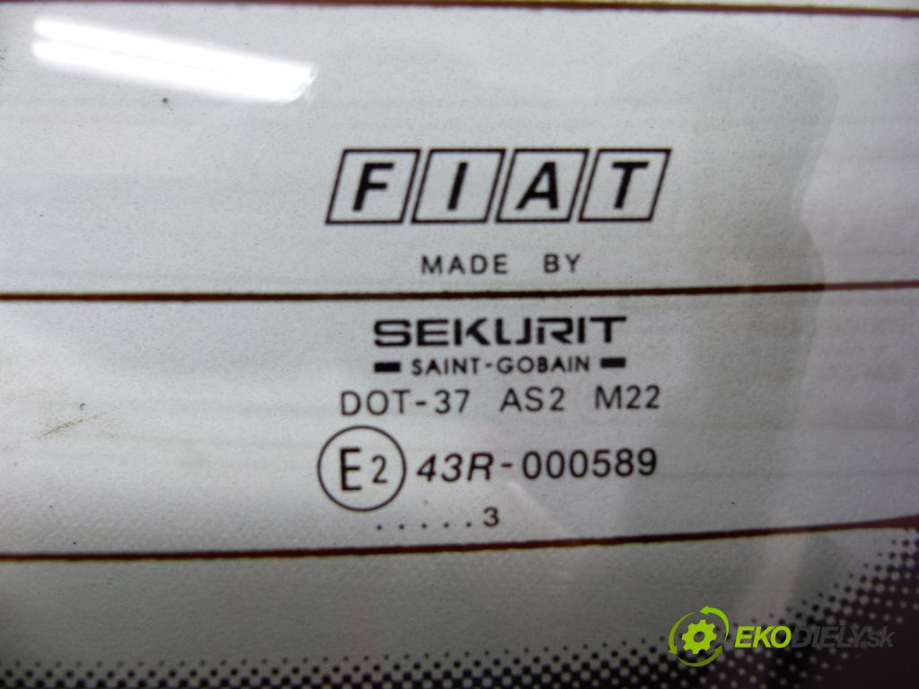 Fiat Stilo 1.8 16V 133 hp  98 kW 1800 cm3  okno zadní část  (Okna zadní)