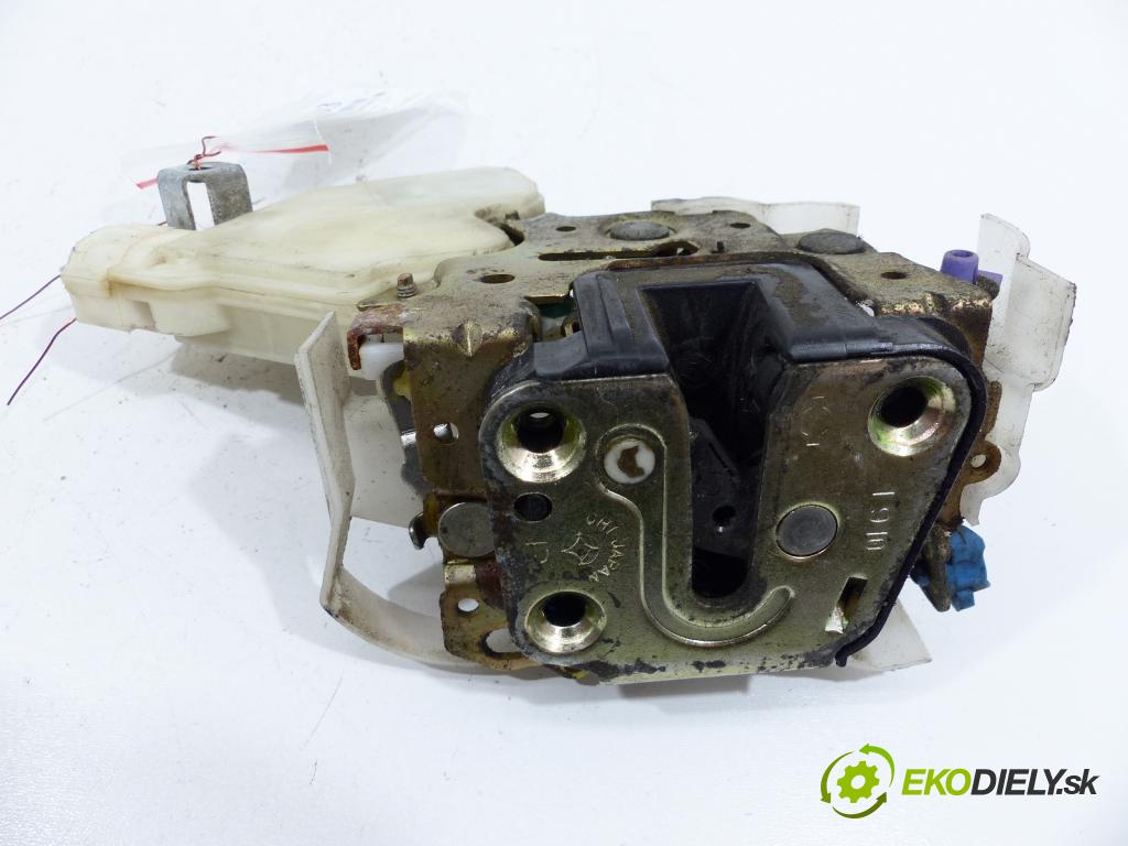 Infiniti I35 3.5 V6 258 hp  190 kW 3500 cm3  zámok přední část pravý 
