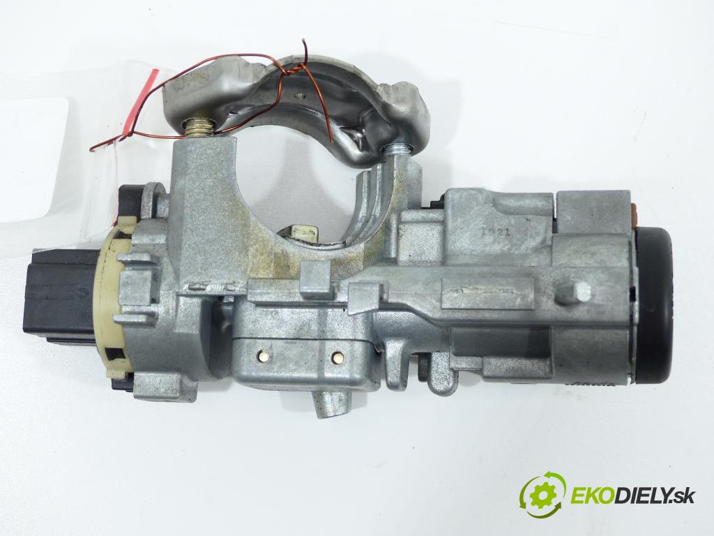 Mazda Premacy 1.8 16V 114 HP  84 kW 1800 cm3  spinačka  (Spínacie skrinky a kľúče)