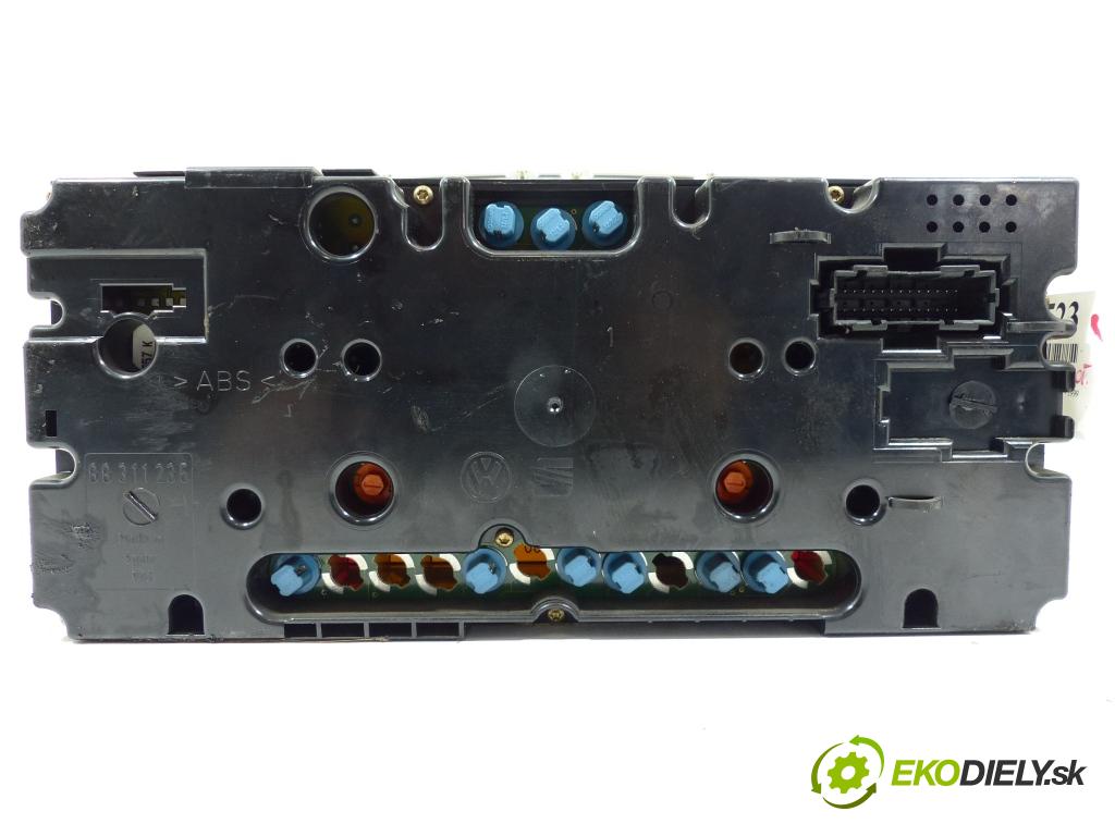 Seat Ibiza II 1993-2002 1.4 8V 60 hp  44 kW 1400 cm3  prístrojovka  (Přístrojové desky, displeje)