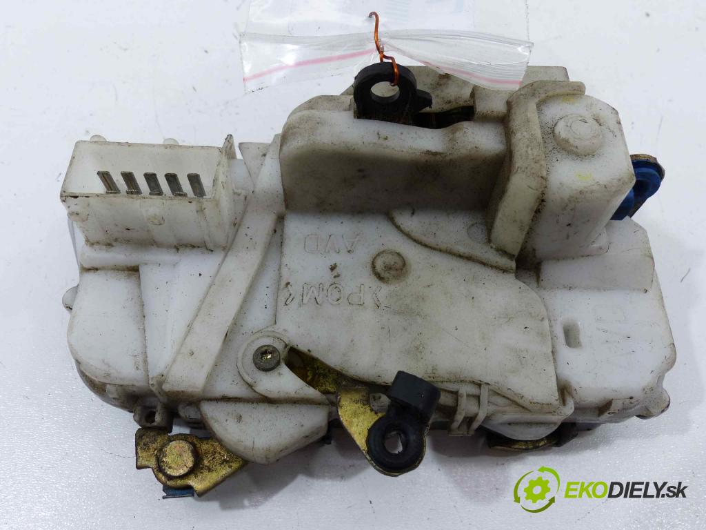 Peugeot Partner I 1996-2008 1.8 8V   1800 cm3  zámok přední část pravý
