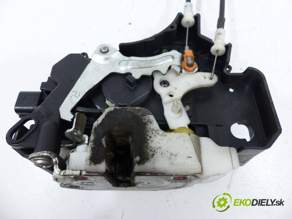 Mitsubishi Colt Z30 VI 04-12 1.3 16V 95 hp  70 kW 1300 cm3  zámok přední část pravý 