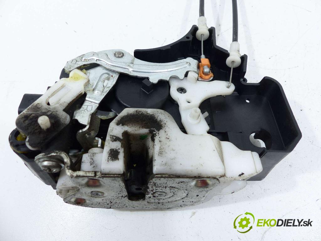 Mitsubishi Colt Z30 VI 04-12 1.3 16V 95 hp  70 kW 1300 cm3  zámok zadní část pravý 