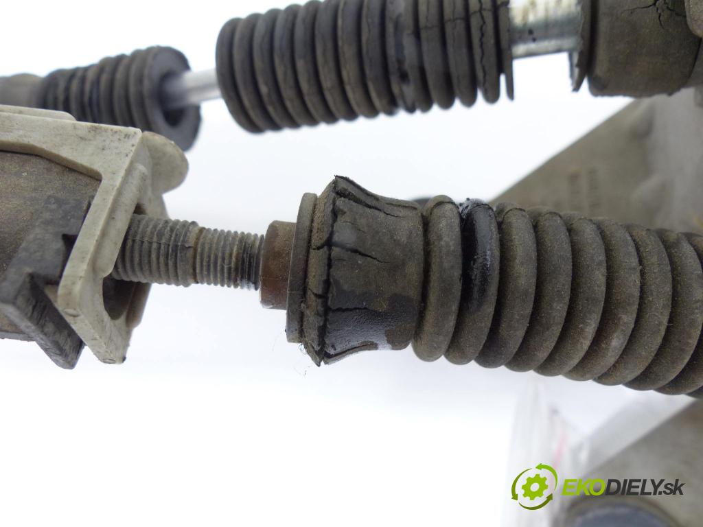 Vw Fox 1.2 6V 54 HP  40 kW 1200 cm3  Kulisa - -  (Rýchlostné páky / kulisy)