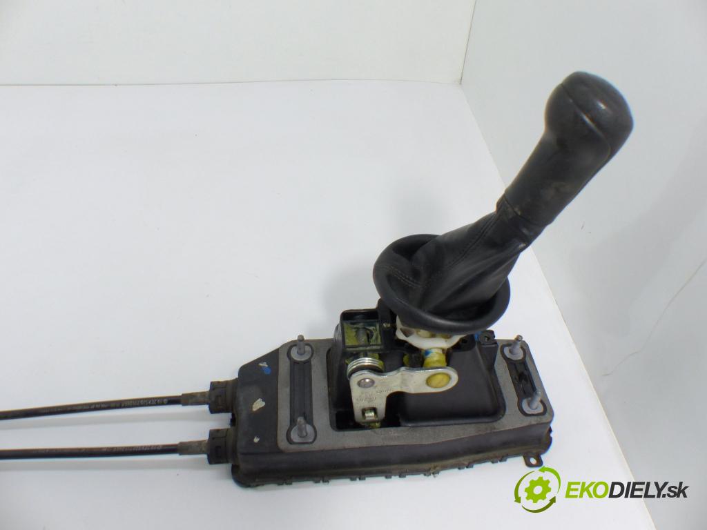 Vw Fox 1.2 6V 54 HP  40 kW 1200 cm3  Kulisa - -  (Rýchlostné páky / kulisy)