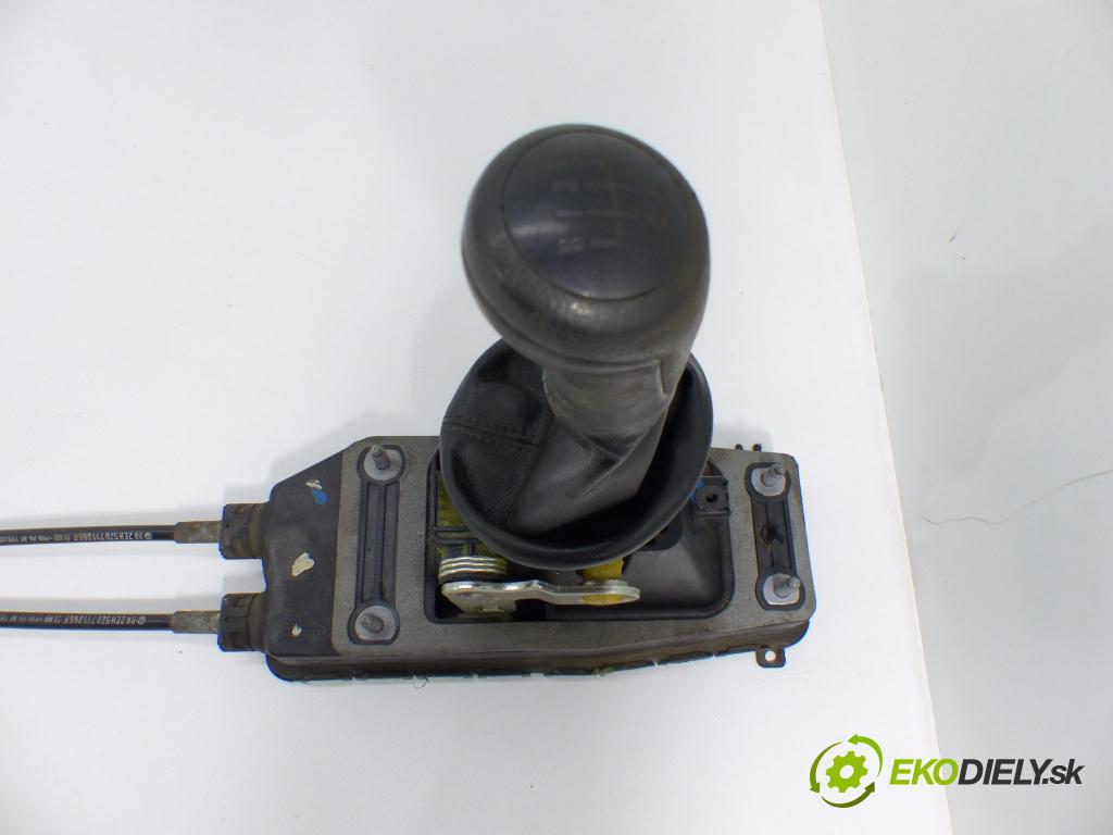 Vw Fox 1.2 6V 54 HP  40 kW 1200 cm3  Kulisa - -  (Rýchlostné páky / kulisy)