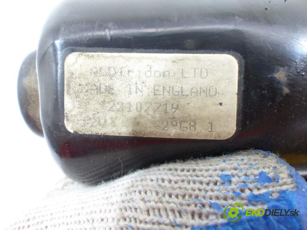 Opel Corsa B 1993-1999 1.2 16V 65 hp  48 kW 1200 cm3  motor stěračů přední část