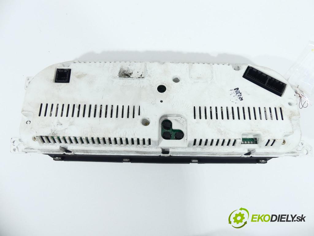 Kia Opirus / Amanti 3.5 V6 203km  149 kW 3500 cm3  prístrojovka  (Přístrojové desky, displeje)