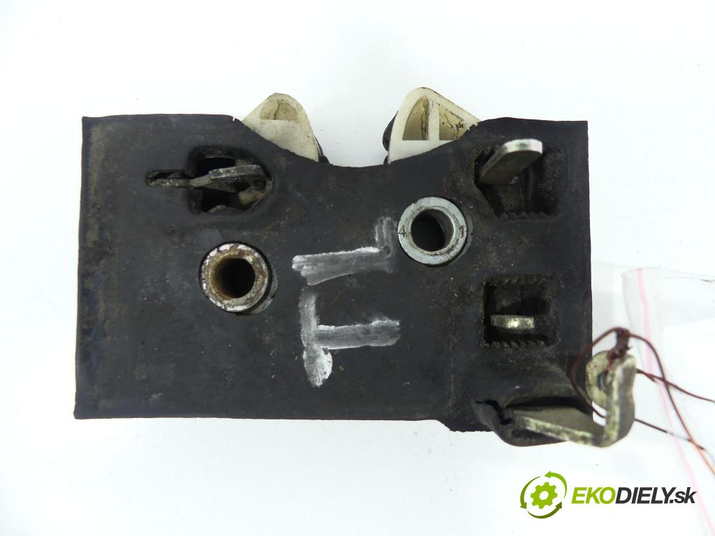 Audi 80 B3 1986-1991 1.8 8V karburátor   1800 cm3  zámok zadní část levý