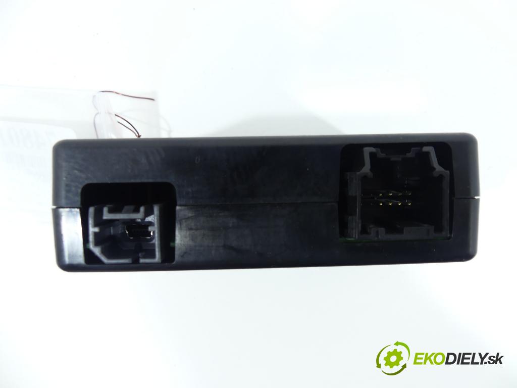 Ford Focus Mk3 2010-2018 2.0 16V 165 HP  121 kW 2000 cm3  zásuvka USB BT4T-14F014-AE