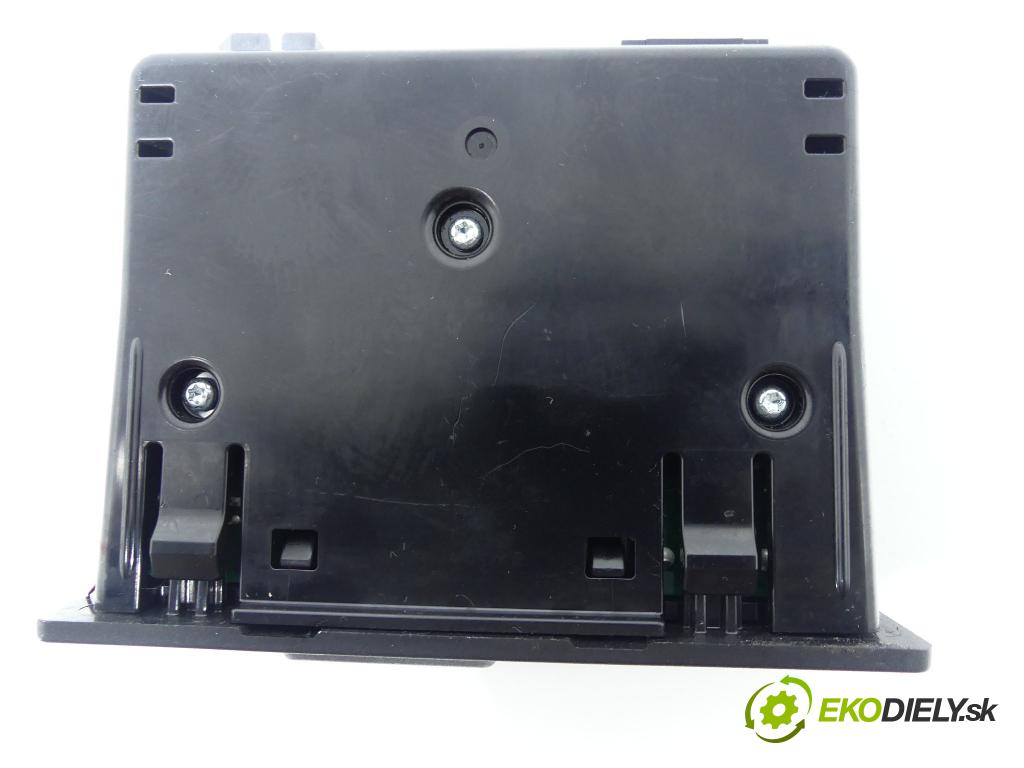 Ford Focus Mk3 2010-2018 2.0 16V 165 HP  121 kW 2000 cm3  zásuvka USB BT4T-14F014-AE