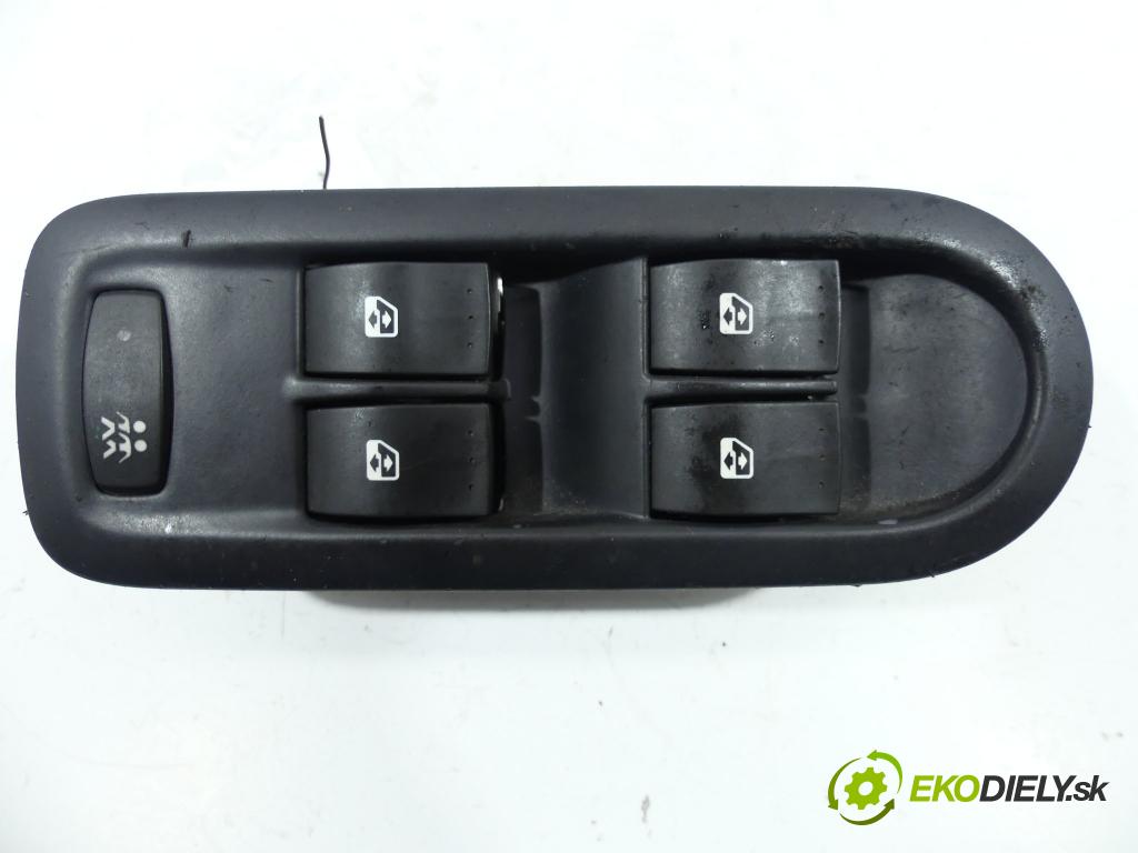 Renault Megane II 2003-2008 2.0 16V 135 hp  99 kW 2000 cm3  přepínač oken I zpětných zrcátek
