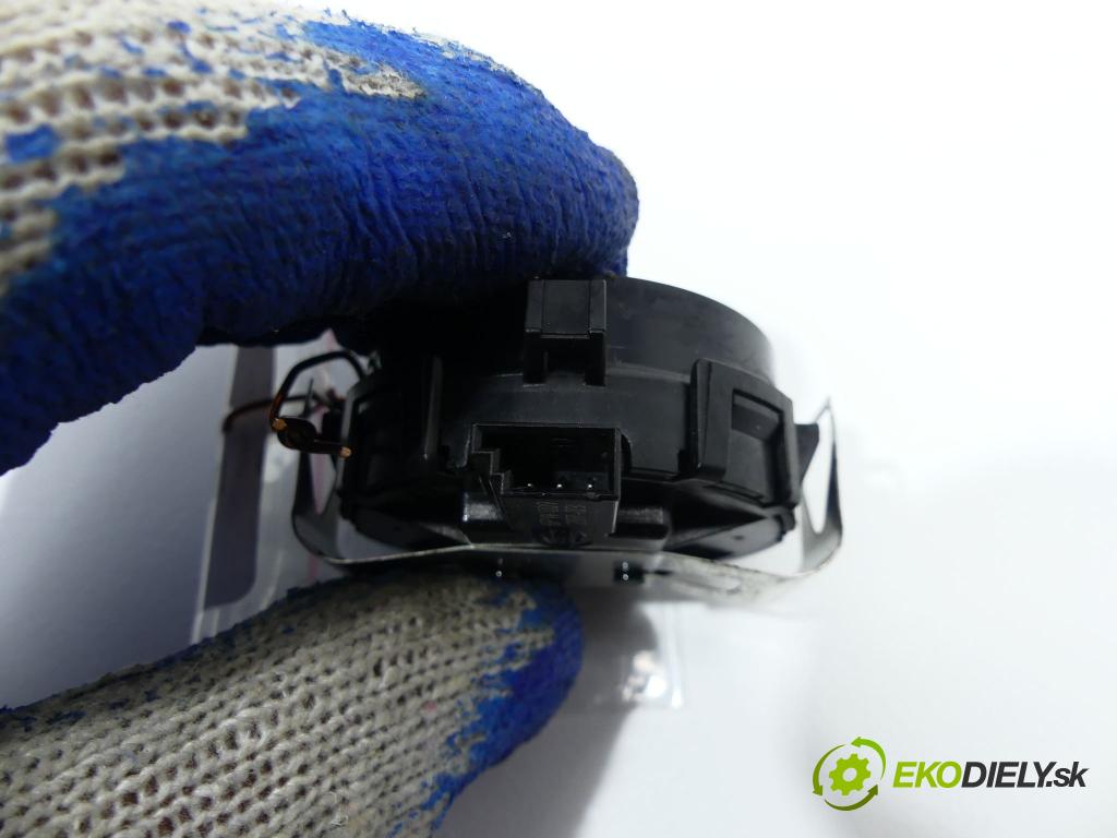 Nissan Tiida 1.6 16V 110 HP  81 kW 1600 cm3  Snímač dažďa  (Snímače dažďa)