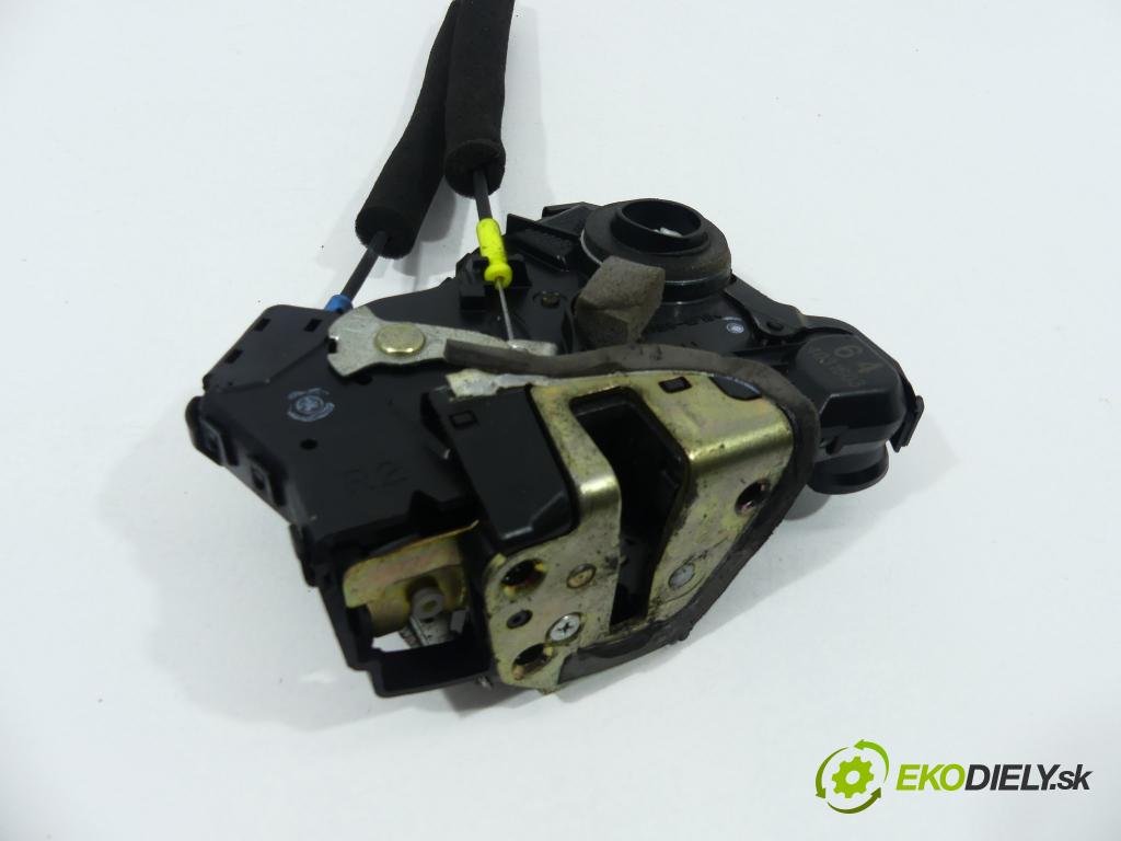 Toyota Land Cruiser 120 2002-2010 3.0 D4D 163 hp  120 kW 3000 cm3  zámok přední část pravý