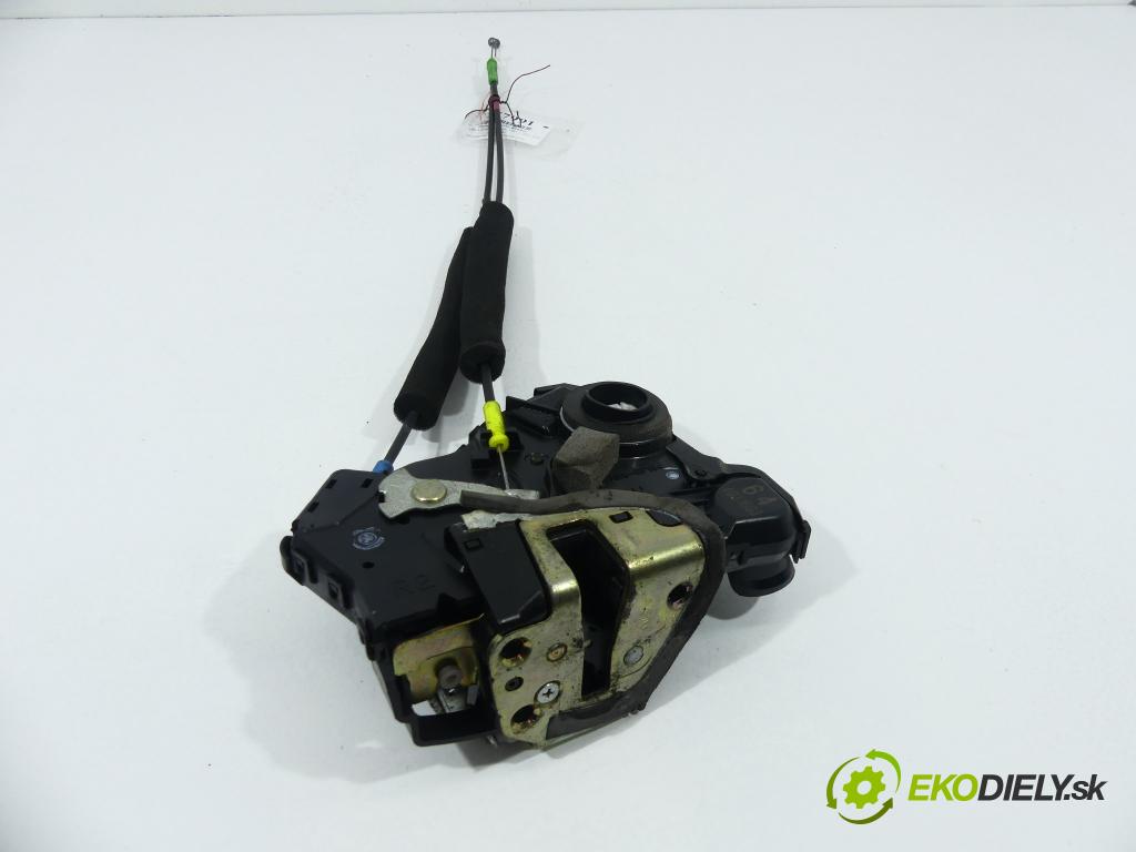 Toyota Land Cruiser 120 2002-2010 3.0 D4D 163 hp  120 kW 3000 cm3  zámok přední část pravý 