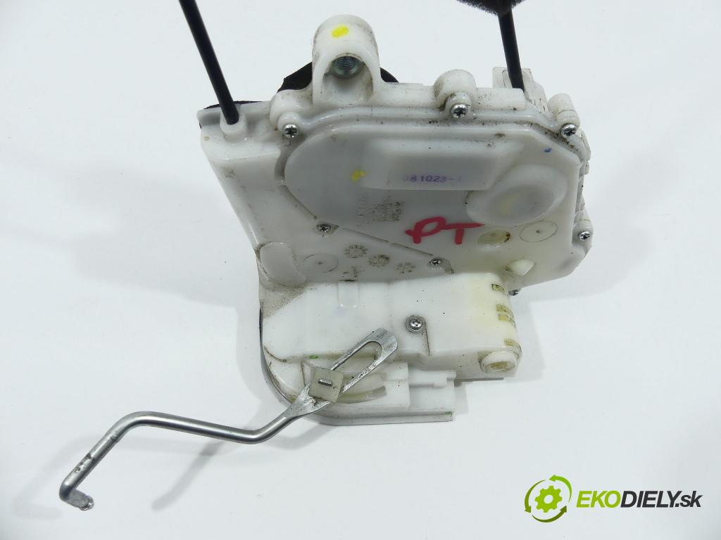 Honda Jazz III 2008-2014 1.4 16V 101 hp  74 kW 1400 cm3  zámok zadní část pravý