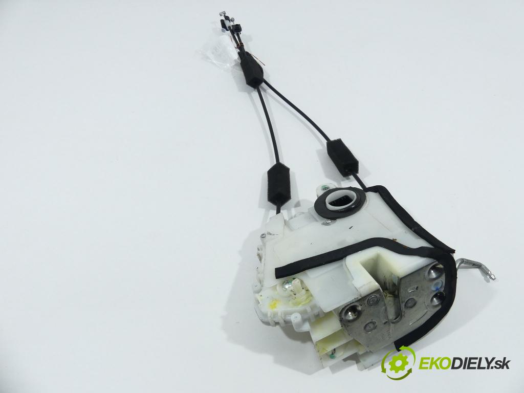 Honda Jazz III 2008-2014 1.4 16V 101 hp  74 kW 1400 cm3  zámok zadní část pravý 