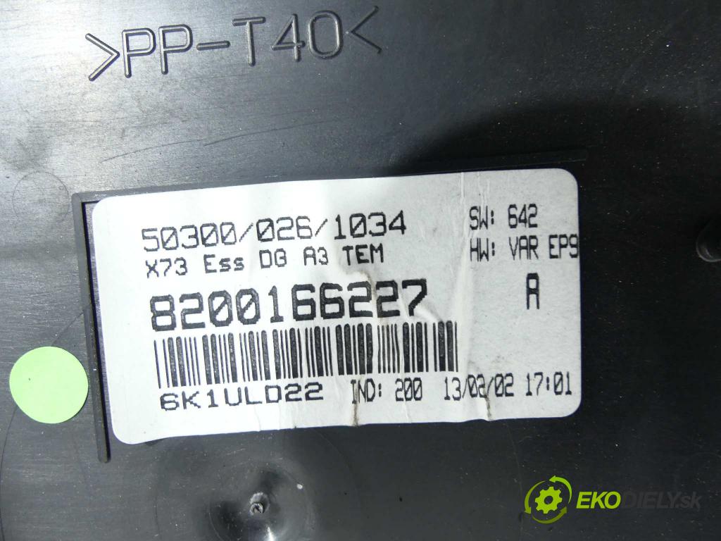 Renault Vel satis 3.5 V6 241km  177 kW 3500 cm3  Prístrojovka  (Prístrojové dosky, displeje)