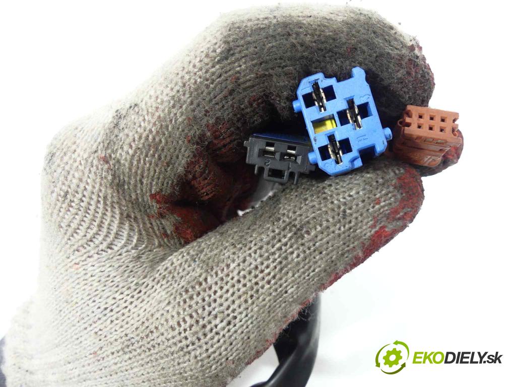 Peugeot 206 1.9D 69 HP  51 kW 1900 cm3  spinačka  (Spínacie skrinky a kľúče)