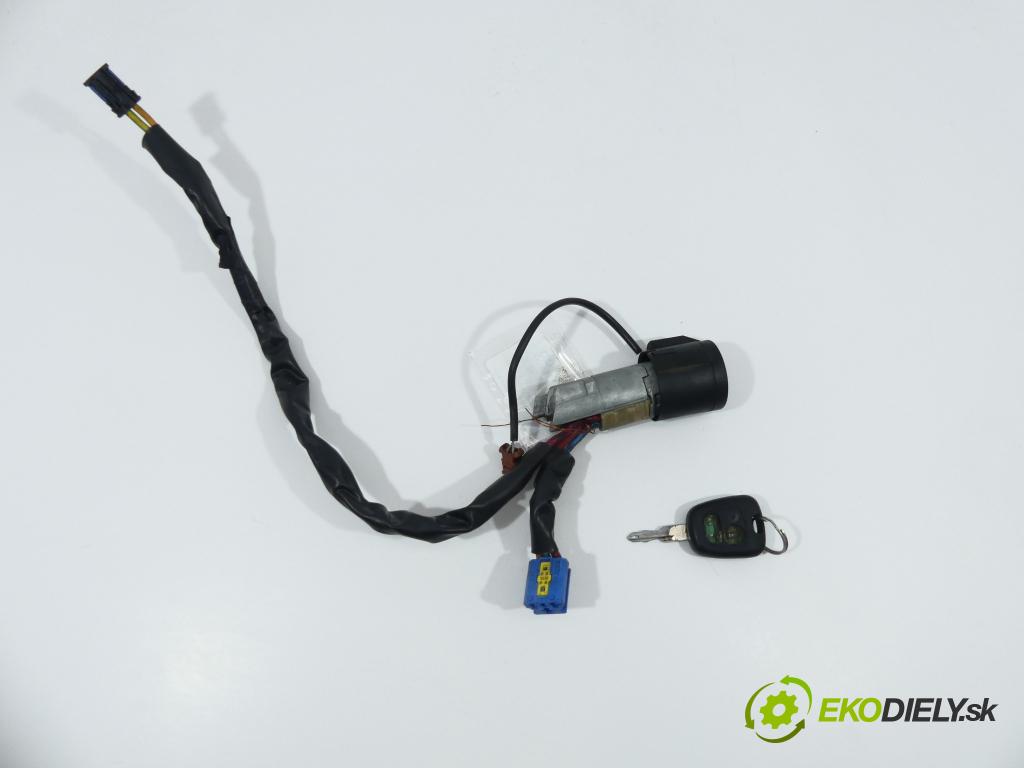 Peugeot 206 1.9D 69 HP  51 kW 1900 cm3  spinačka  (Spínacie skrinky a kľúče)