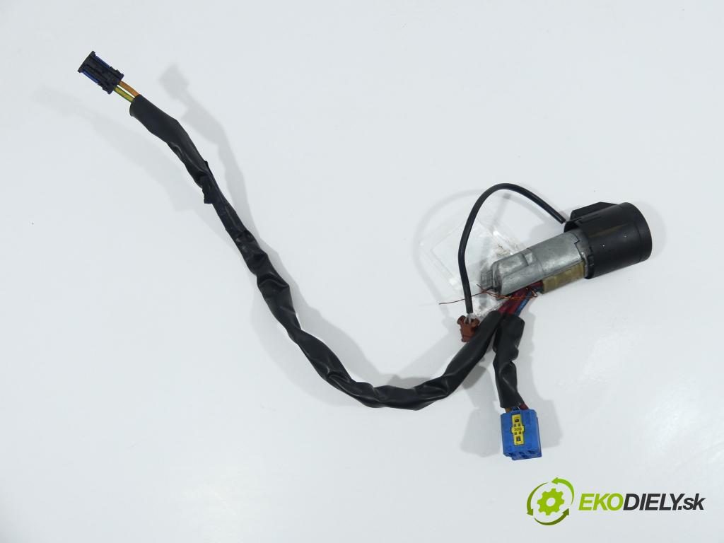 Peugeot 206 1.9D 69 HP  51 kW 1900 cm3  spinačka  (Spínacie skrinky a kľúče)