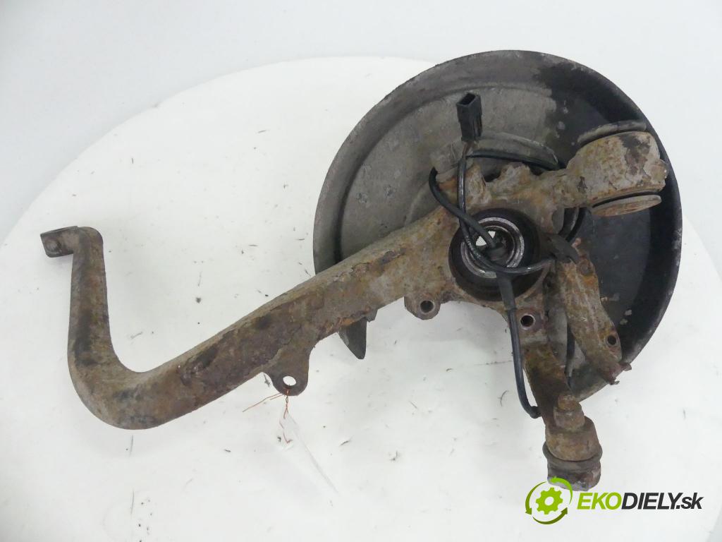 Audi A4 B5 1994-2001 1.8 20V 125 hp  92 kW 1800 cm3  náboj kola zadní část